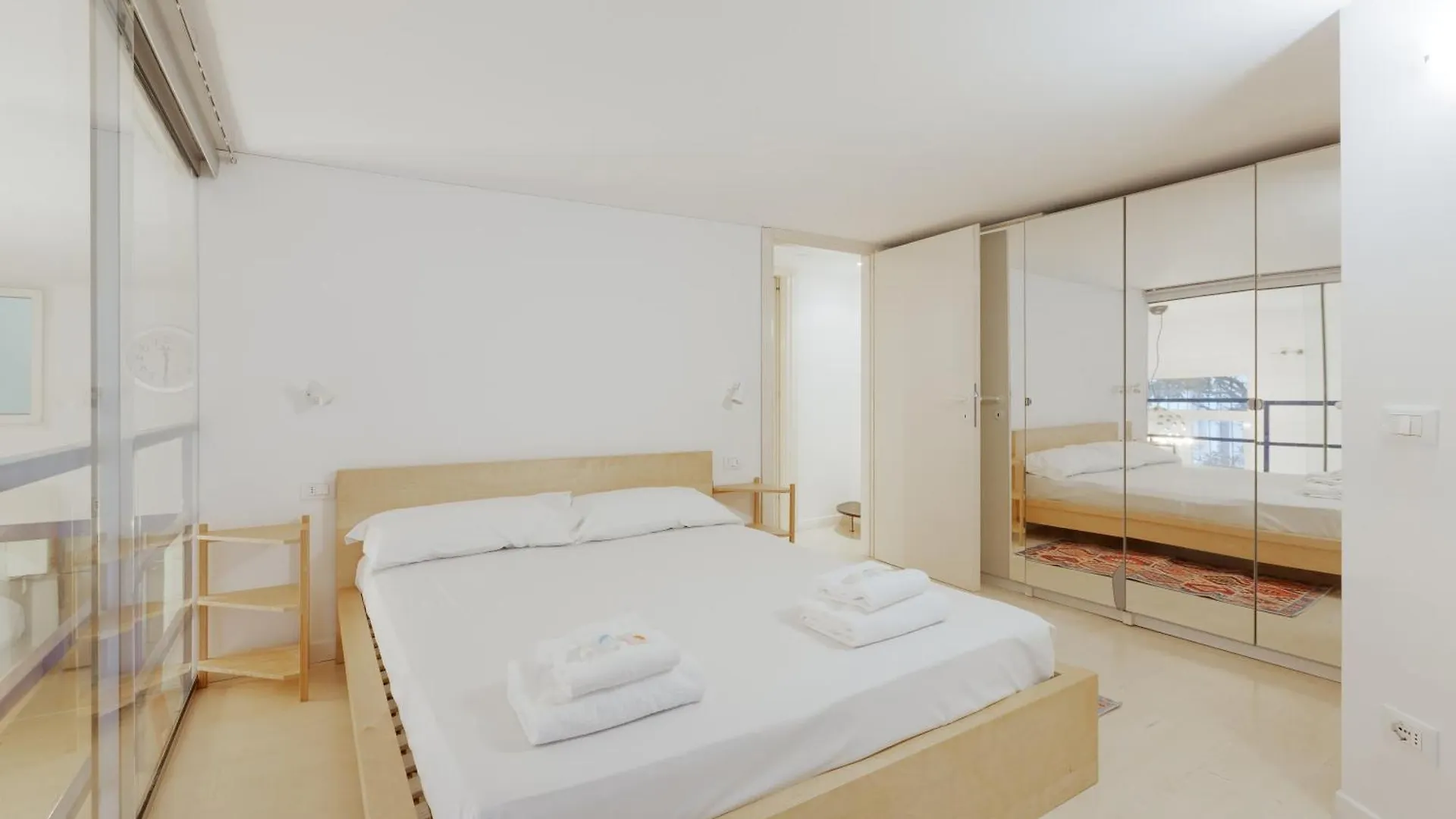 Sant'Agostino - Charming Retreat 210M From M2 Apartment Milan Italy