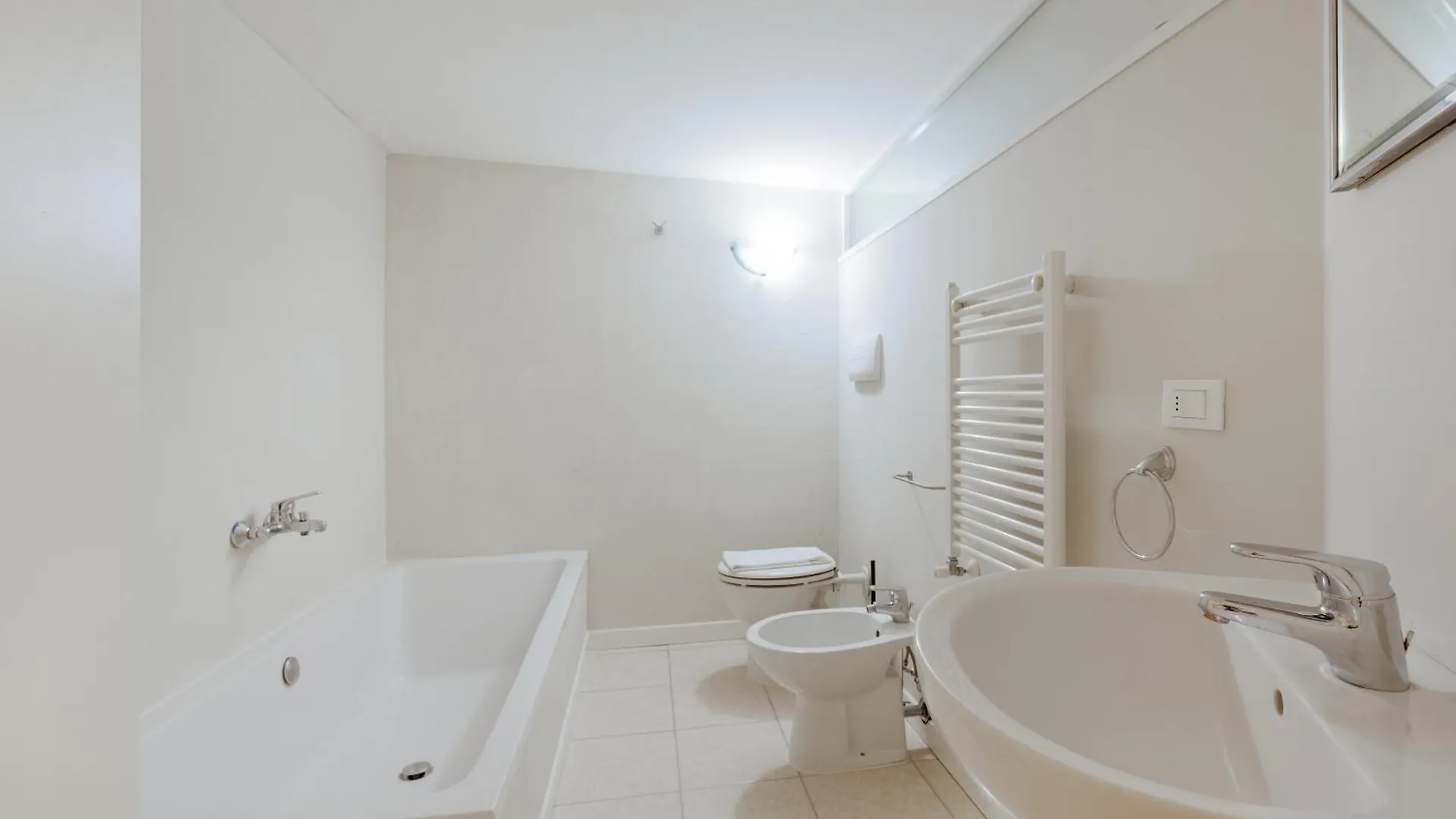 Sant'Agostino - Charming Retreat 210M From M2 Apartment Milan